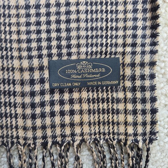 Cashmere Houndstooth Scarf Made in Germany - Picture 3 of 9